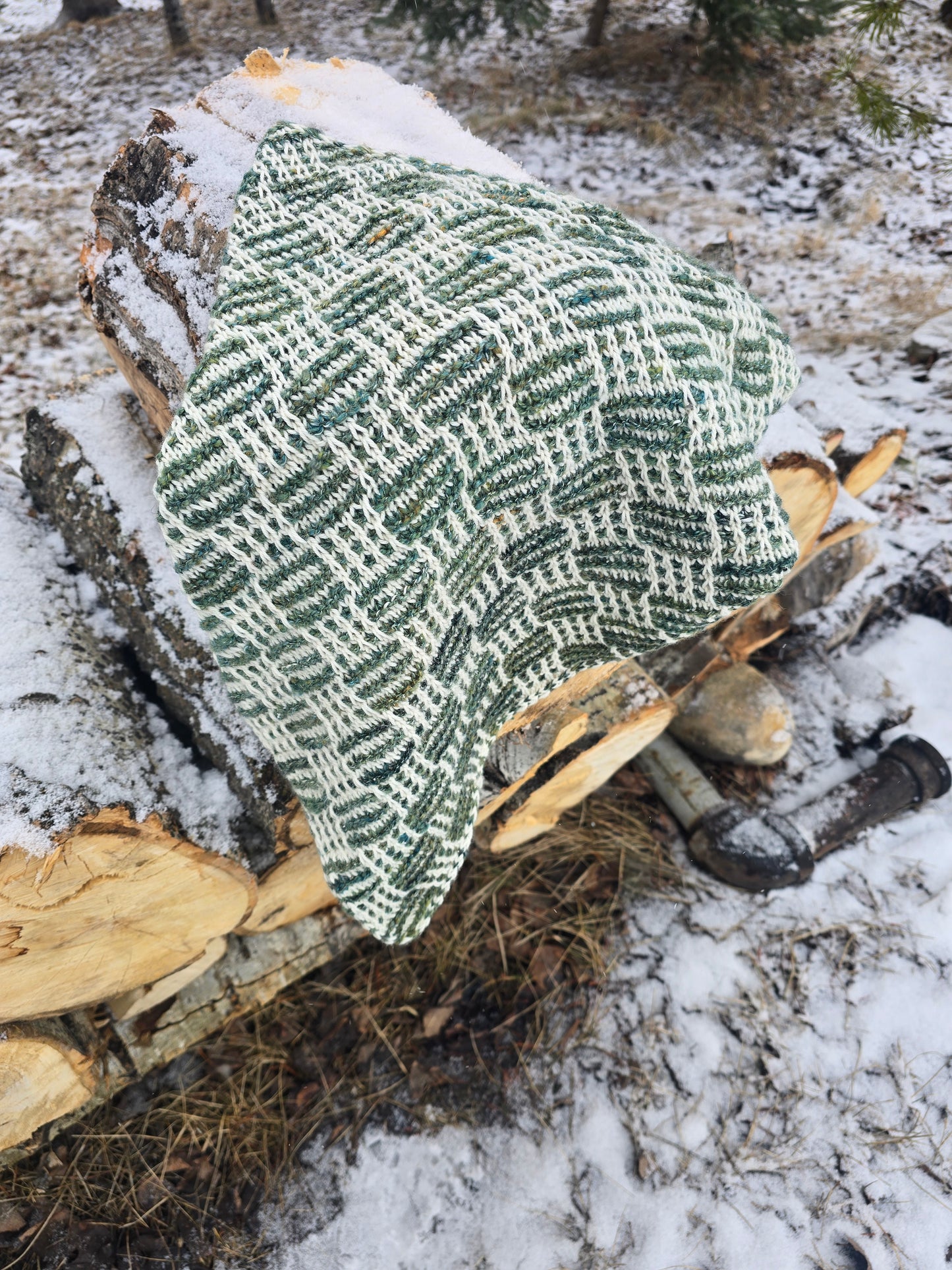 Grid Gambit Shawl Set